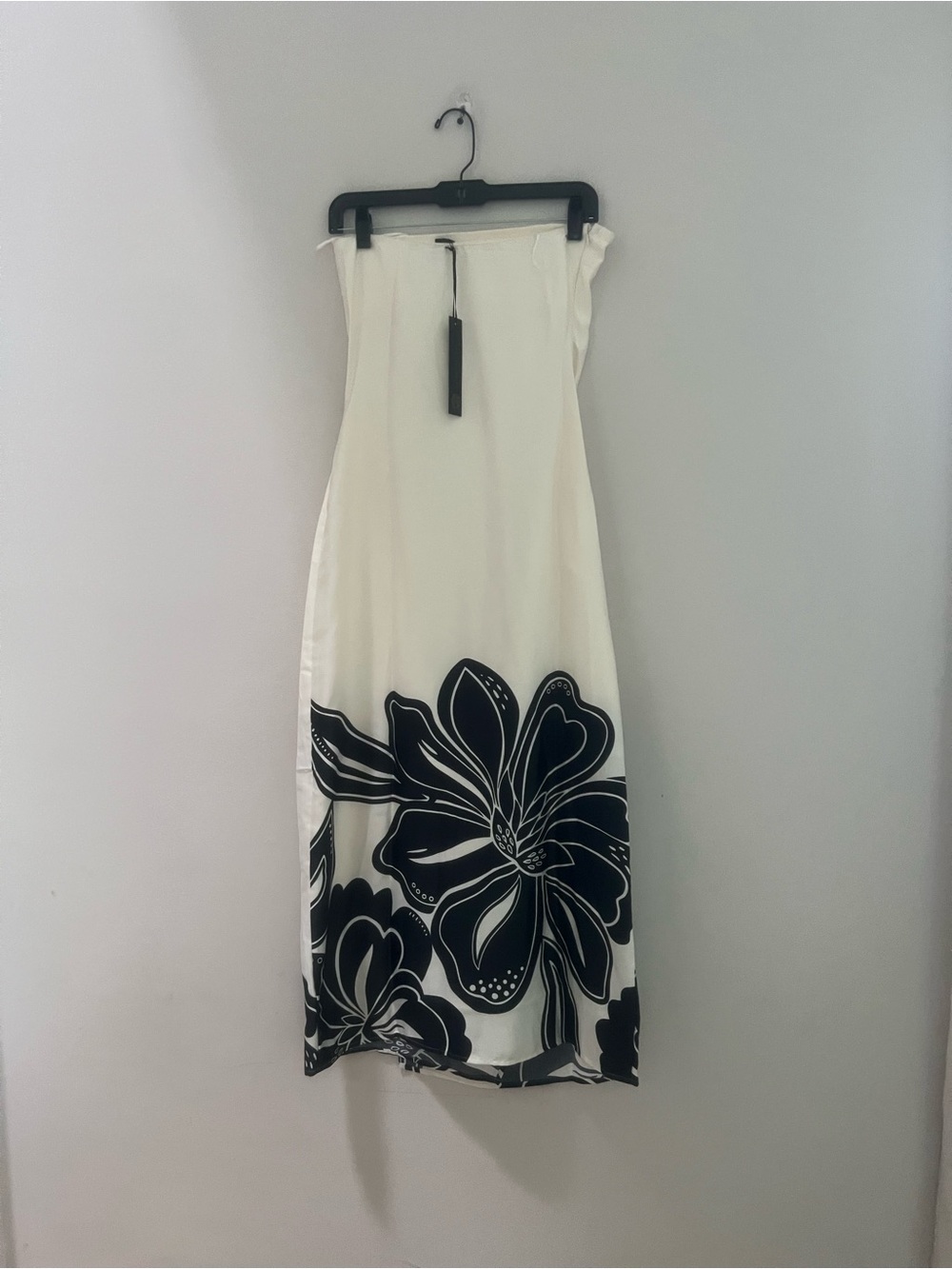House of Harlow 1960 Strapless Cream Maxi Dress with Black Floral Hem - Picture 6 of 9